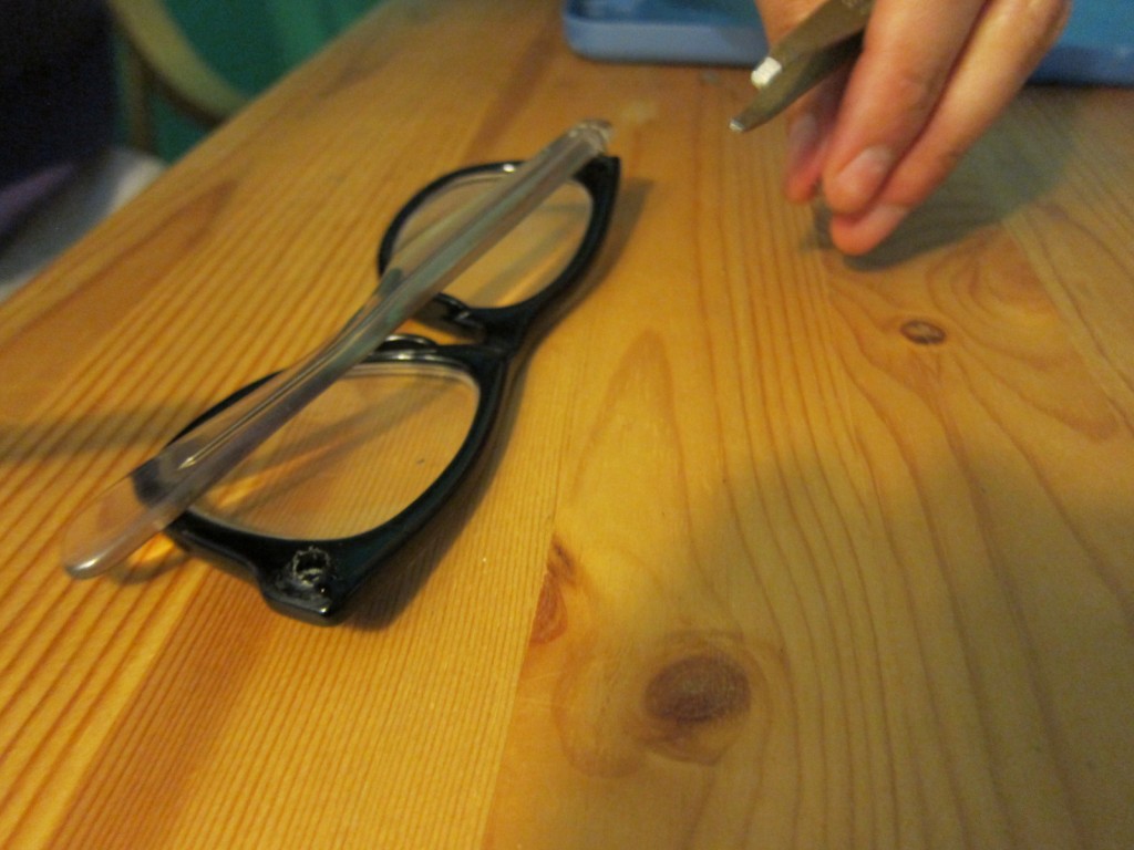 Replacing hinge in plasticframed glasses the reality tunnel